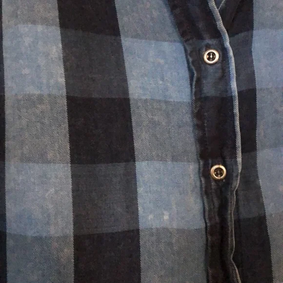 Women’s plaid button down shirt blues slightly distressed fabric modern look L - Picture 4 of 5